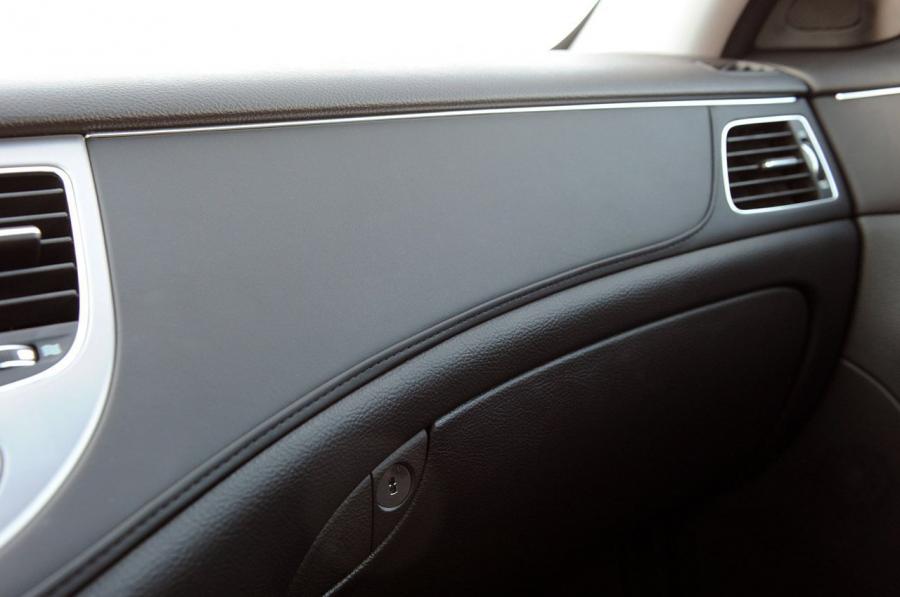  Hyundai Genesis 2012 года  (фото 6 из 73)
